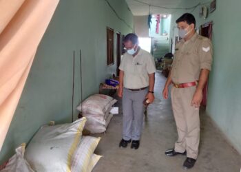 नौतनवां: खाद की कालाबाजारी को रोकने के लिए जगह जगह छापेमारी, सीज की हुई कार्यवाही