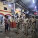 नौतनवां: आगामी राष्ट्रीय पर्व के मद्देनजर पुलिस की बढ़ी चौकसी, संदिग्ध से पूछताछ