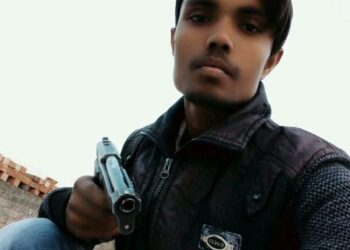 असलहा के साथ फोटो वायरल कर युवक दे रहा है अपनी दबंगई का संदेश, पुलिस खामोश