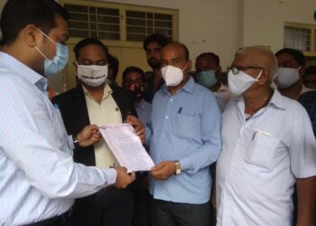 लखीमपुर खीरी का नाम बदलने को लेकर मुख्यमंत्री को संबोधित DM को सौपें ज्ञापन