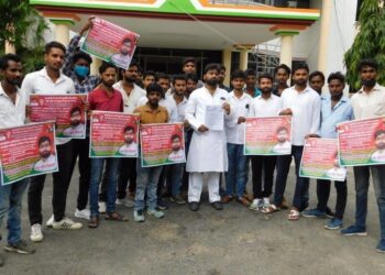 महराजगंज: अधिकारियों व कर्मचारियों ने पुरानी पेंशन बहाली की मांग को लेकर , सौंपा ज्ञापन