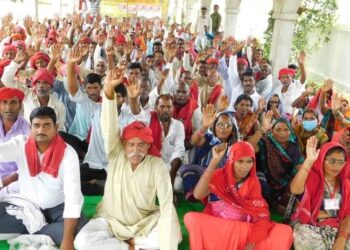 वेतन वृद्धि की मांग को लेकर भरी गयी हुंकार