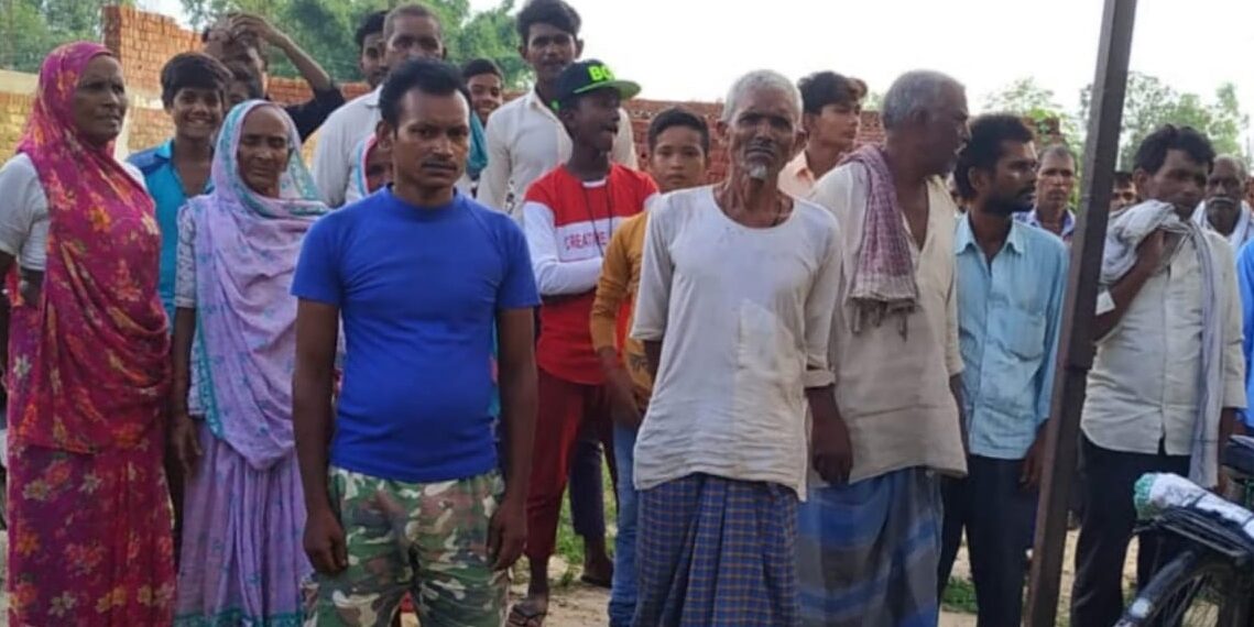 भैसहिया ग्राम में कोटेदार के कारनामों से राशन कार्ड धारक परेशान, विभाग मौन