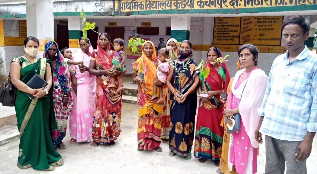 महराजगंज: महिला शक्ति केंद्र ने बांटे नवजात बालिकाओं को बेबी किट, फीडिंग बोतल व पैम्पर्स