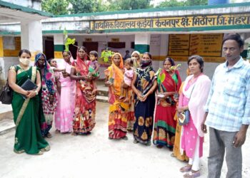 महराजगंज: महिला शक्ति केंद्र ने बांटे नवजात बालिकाओं को बेबी किट, फीडिंग बोतल व पैम्पर्स