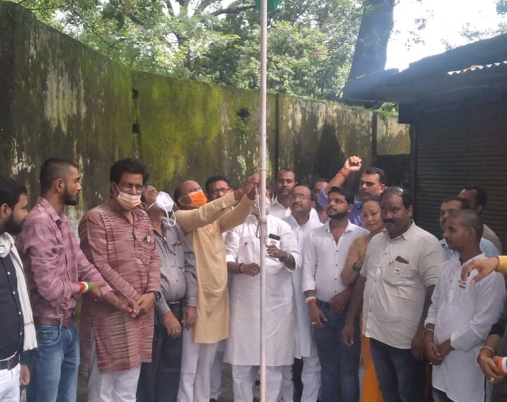 नौतनवां: भाजपा कार्यालय सहित सरकारी कार्यालयों पर लहराया तिरंगा, भारी उमंगों से गूंजा भारत माता की जय
