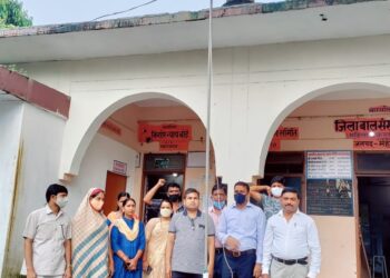 महराजगंज: विभिन्न सरकारी कार्यालयों पर किया गया ध्वजारोहण, राष्ट्रीय पर्व पर अमर शहीदों को किया याद