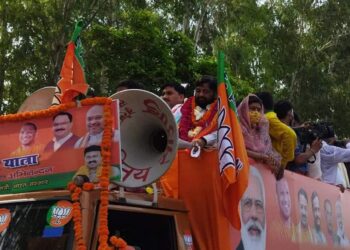 जन आशीर्वाद यात्रा में केंद्रीय राज्य मंत्री कौशल किशोर का भव्य स्वागत, महिलाओं ने उतारी आरती