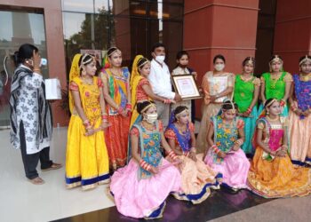 महराजगंज जनपद के शालिनी सिंह को जैविक कृषि में उत्कृष्ट कार्य के लिए लखनऊ में मुख्यमंत्री ने किया सम्मानित