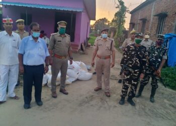 नौतनवां: एसडीएम, एसएसबी और पुलिस की संयुक्त छापेमारी में घर से कनाडियन मटर बरामद