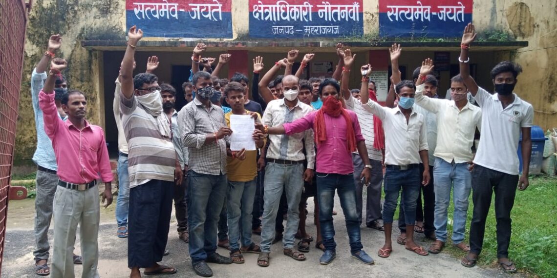 नौतनवां: ई रिक्शा चालकों ने सीओ और हियुवा जिलाध्यक्ष को सौंपा ज्ञापन, करी उत्पीड़न की शिकायत