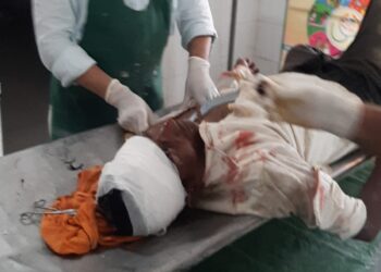 नौतनवां: पुरैनिया चौराहे पर बाइक की चपेट में आने से चौकीदार घायल