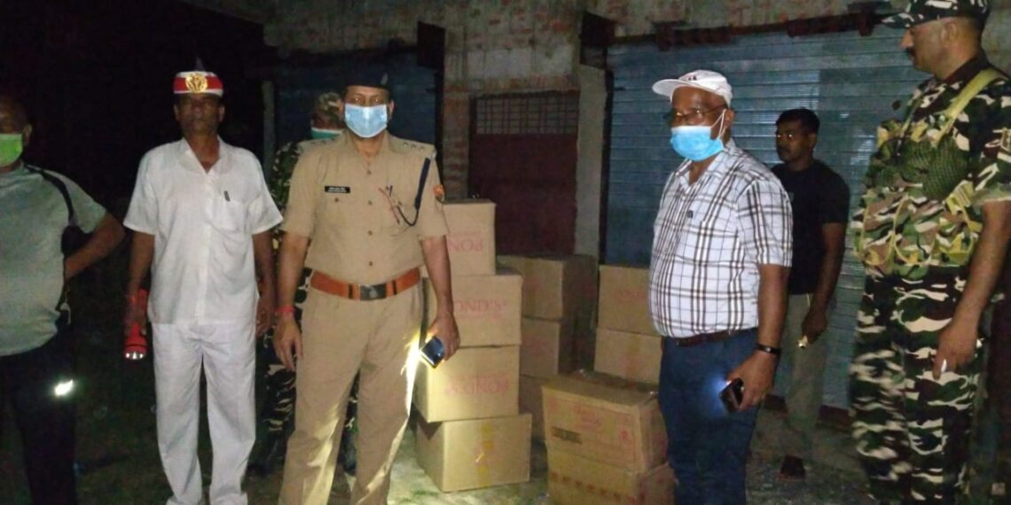 नौतनवां: माता बनैलिया मंदिर के समीप गोदाम में छापेमारी कर तस्करी के समान बरामद