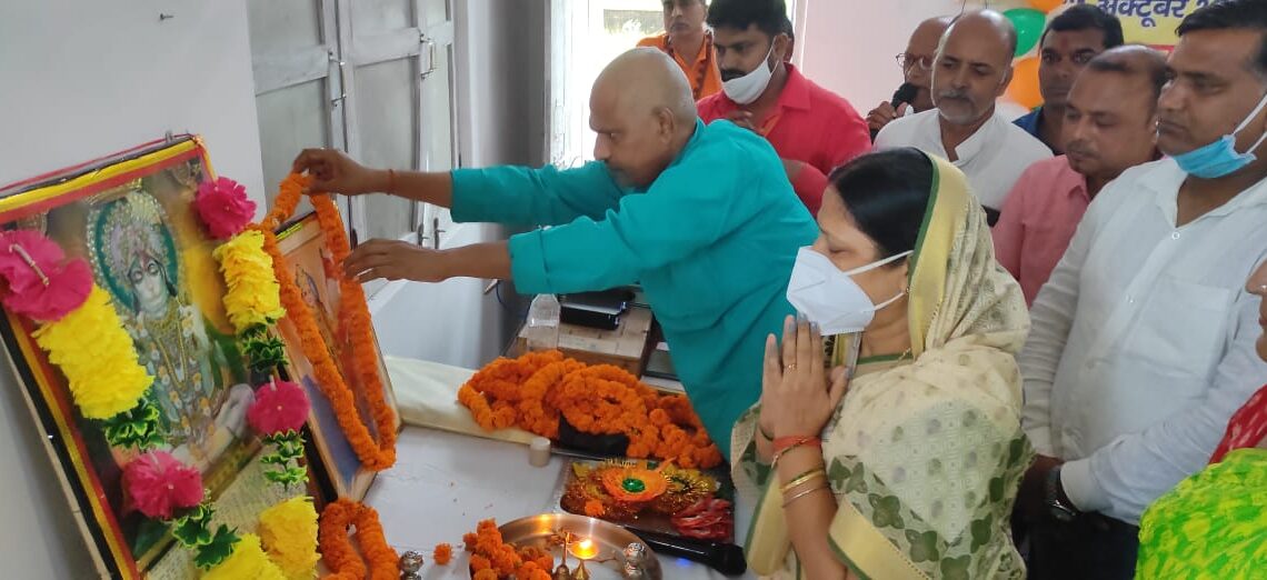 फरेंदा: अंतर्राष्ट्रीय वृद्धजन दिवस पर आधार शिला वृद्धाश्रम मे वृद्धजनो को किया गया सम्मानित