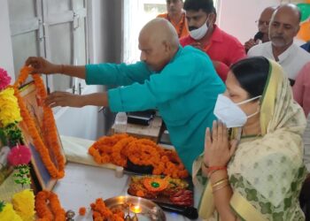 फरेंदा: अंतर्राष्ट्रीय वृद्धजन दिवस पर आधार शिला वृद्धाश्रम मे वृद्धजनो को किया गया सम्मानित