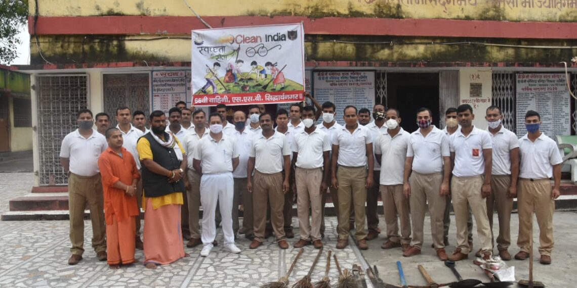 नौतनवां: एसएसबी जवानों ने सफाई अभियान चला कर खुद सफाई की और स्वच्छता के प्रति किया जागरूक