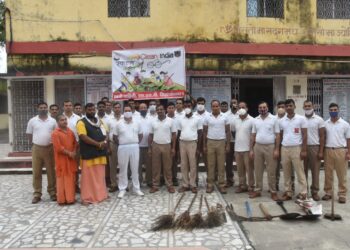 नौतनवां: एसएसबी जवानों ने सफाई अभियान चला कर खुद सफाई की और स्वच्छता के प्रति किया जागरूक