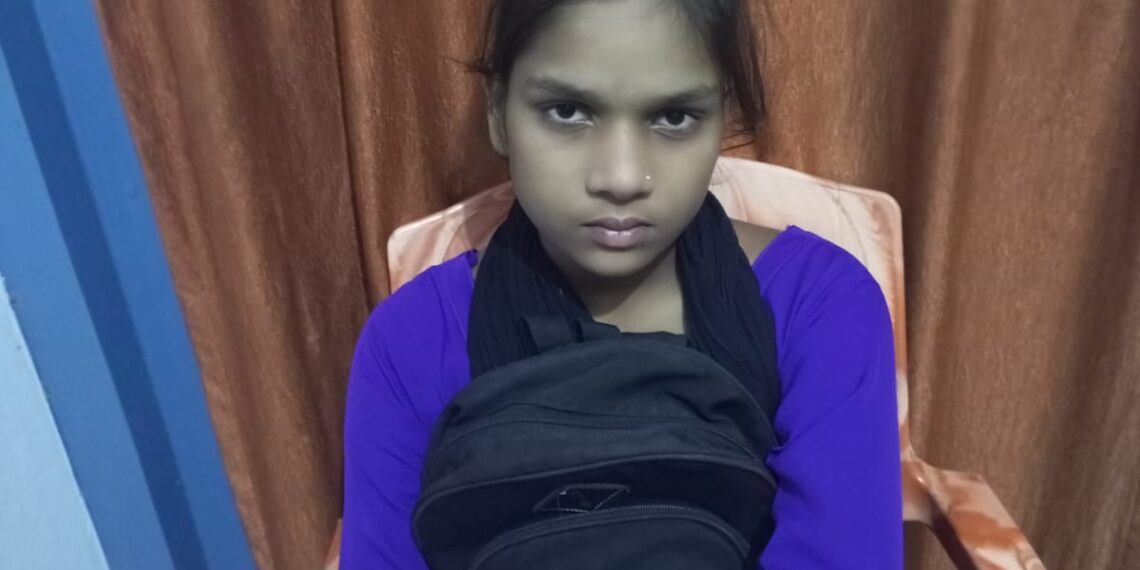 सोनौली: भटकी 14 वर्षीय बालिका को पुलिस ने चाइल्ड लाइन नौतनवां को किया सुपुर्द