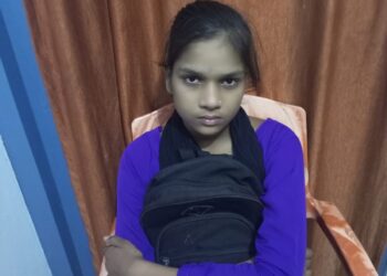 सोनौली: भटकी 14 वर्षीय बालिका को पुलिस ने चाइल्ड लाइन नौतनवां को किया सुपुर्द