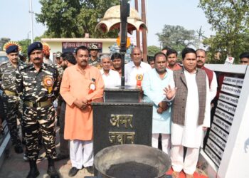 नौतनवां शहीद स्मारक पहुंची सैकड़ो बच्चो की साइकिल रैली, स्वाधीनता के संघर्ष की ऊर्जा का होगा संचरण