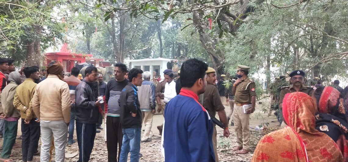 महराजगंज: मंदिर के पुजारी और महिला पुजारी की हत्या, मौके पर पहुंचे एसपी जांच में जुटे