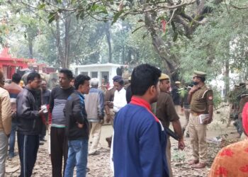 महराजगंज: मंदिर के पुजारी और महिला पुजारी की हत्या, मौके पर पहुंचे एसपी जांच में जुटे