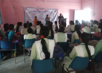 महराजगंज: महिला शक्ति केन्द्र द्वारा छात्राओं को बताये गए उनके मौलिक अधिकार