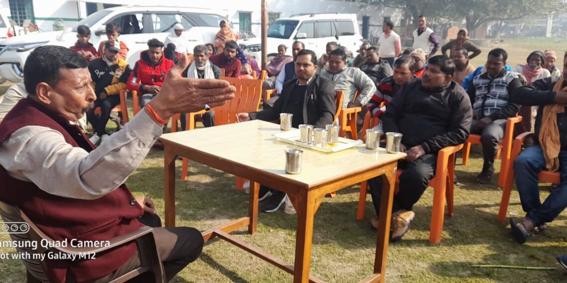 हरदी डाली पहुंचे पूर्व विधायक मुन्ना सिंह, बोले जनता दे रही अग्नि परीक्षा