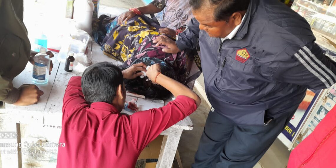 खनुवा: बाइक की चपेट में आने से महिला घायल