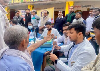 स्वास्थ्य शिविर में लगभग 7000 हुए लाभान्वित, जांच कर दी गयी निःशुल्क दवाईयां