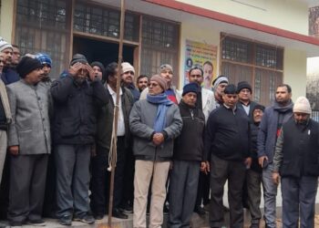 नौतनवां बार एशोसिएशन नवनिर्वाचित अध्यक्ष ने फहराया तिरंगा