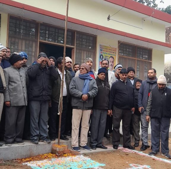 नौतनवां बार एशोसिएशन नवनिर्वाचित अध्यक्ष ने फहराया तिरंगा