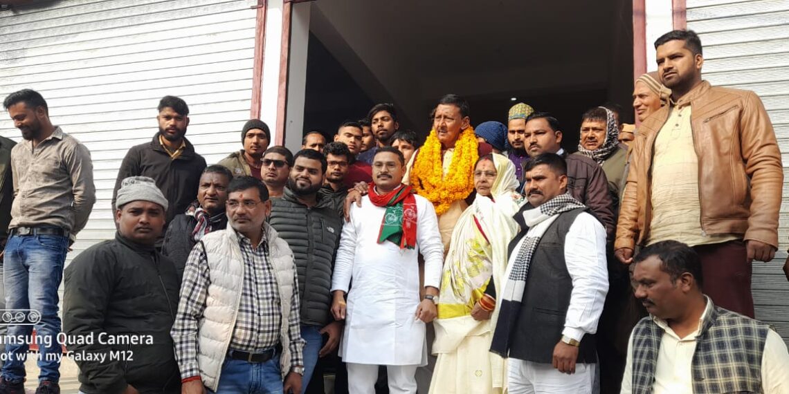 सोनौली: पूर्व विधायक ने कार्यकर्ताओं को किया संबोधित, सपा नेता बैजू यादव ने मुन्ना सिंह को वोट देने को किया अपील