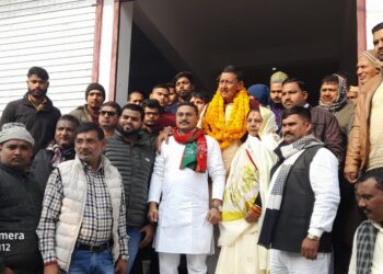 सोनौली: पूर्व विधायक ने कार्यकर्ताओं को किया संबोधित, सपा नेता बैजू यादव ने मुन्ना सिंह को वोट देने को किया अपील