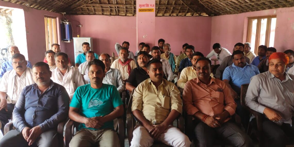 नौतनवां: कुंवर आवास पर समाजवादीयों ने मनाया डॉ राममनोहर लोहिया का जन्मदिन