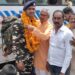 फरेंदा: सेना की ट्रेनिंग पूरी कर घर वापसी पर जवान का नगरवासियों ने किया स्वागत