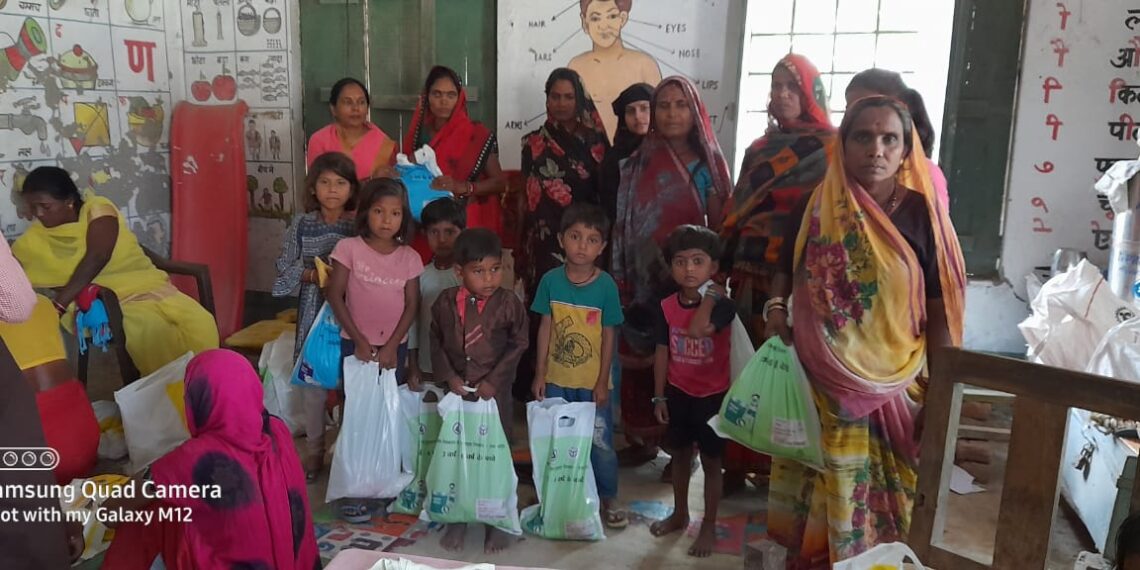 हरदी डाली: गांव में पोषाहार वितरण किया गया