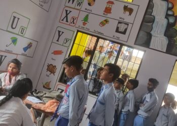 नौतनवां: डीबीएस एकेडेमी के छात्र छात्राओं ने लगवाई वैक्सीन