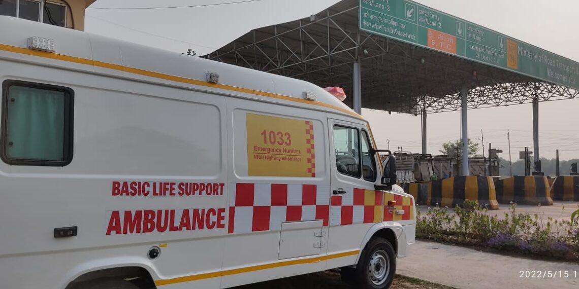 छपवां टोल प्लाजा पर उपलब्ध है एम्बुलेंस, आपात स्थिति में 15 मिनट में पहुंचेगी एम्बुलेंस, डायल करें…