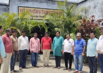 नौतनवां प्राथमिक विद्यालय के शिक्षक की आकस्मिक निधन पर दी अश्रुपूरित श्रद्धांजलि, जताया दुःख