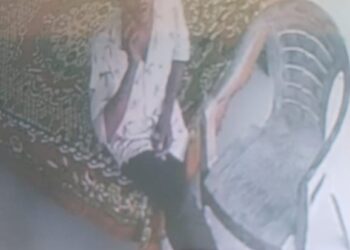 गोरखपुर: दिनदहाड़े दोपहर में बिल्डिंग मटेरियल की दुकान में घुसकर चोरी, घटना सीसीटीवी फुटेज में कैद