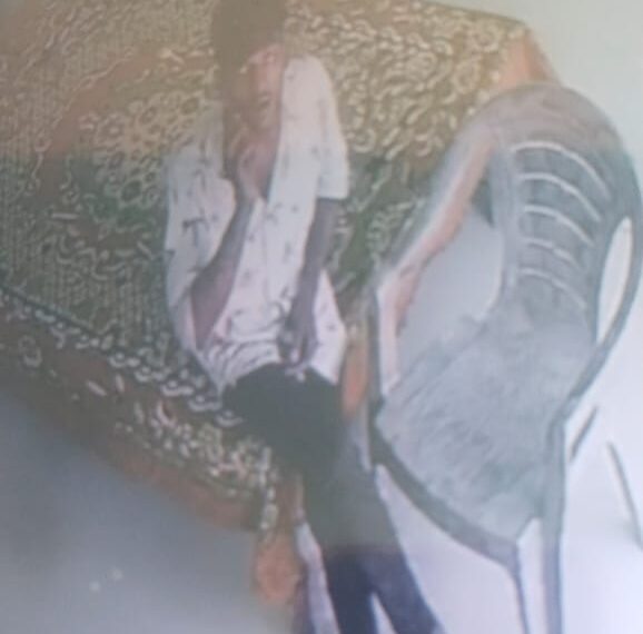 गोरखपुर: दिनदहाड़े दोपहर में बिल्डिंग मटेरियल की दुकान में घुसकर चोरी, घटना सीसीटीवी फुटेज में कैद