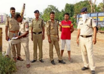 नौतनवां में मालगाड़ी की बोगी से मिली अज्ञात व्यक्ति की अधसड़ी लाश