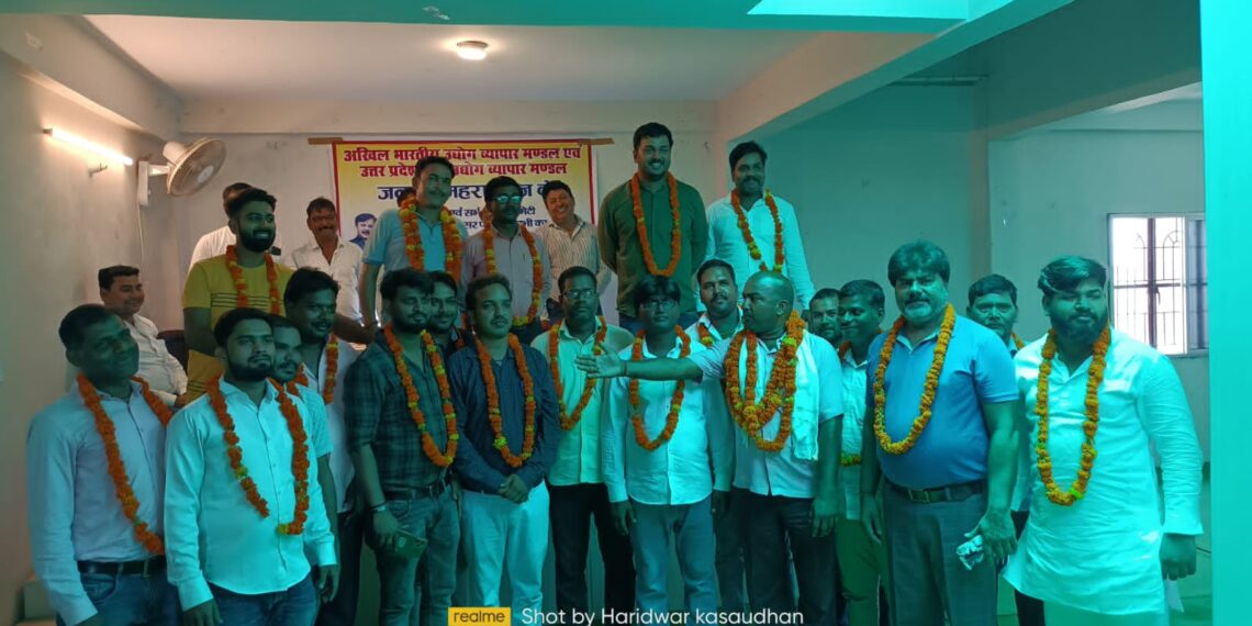 पनियरा: उधोग व्यापार मंडल इकाई का पुनर्गठन, मनोनीत पदाधिकारियों को दिलाई गई पद एवं गोपनीयता की शपथ