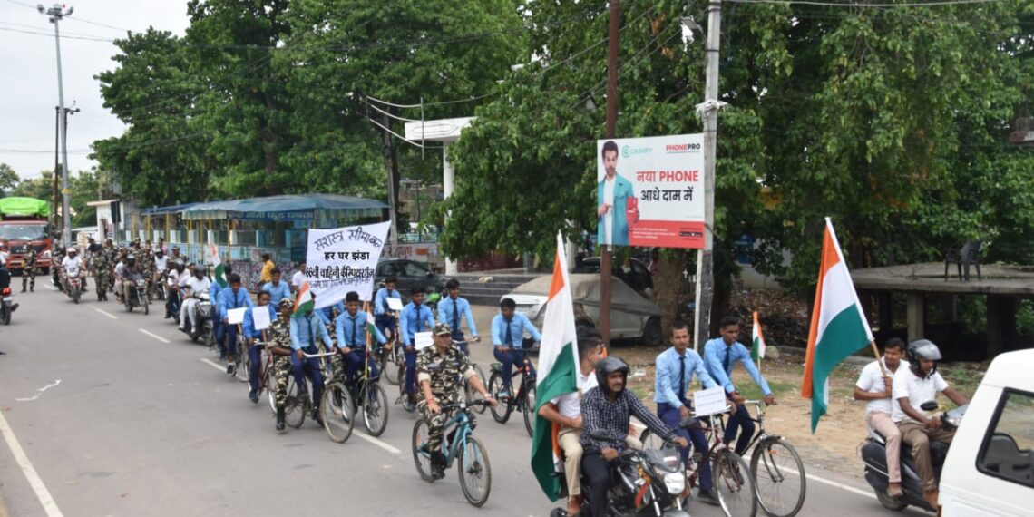 एसएसबी की अगुवाई में स्कूली बच्चों ने निकाली जागरूकता रैली