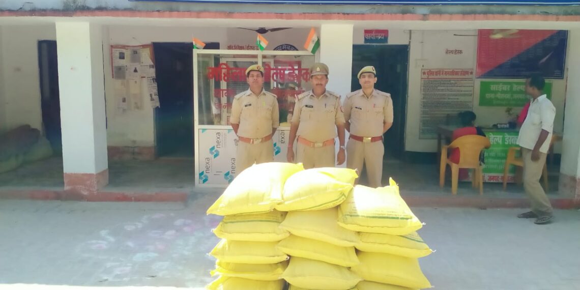लगातार खाद तस्करों पर नौतनवां पुलिस कस रही शिकंजा, नेपाल ले जाई जा रही तस्करी की खाद बरामद