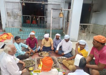 पुरानी नौतनवां काली मंदिर में सूखे से त्रस्त भक्तों ने किया हवन तो जमकर बरसे इंद्र देवता