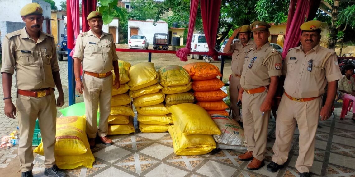 नौतनवां पुलिस ने ठरकी घाट के पास से बरामद किए 37 बोरी खाद, तस्कर फरार