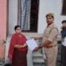 नौतनवां पुलिस ने मुकदमा दर्ज कर पीड़िता के घर पहुचाई एफआईआर की कॉपी