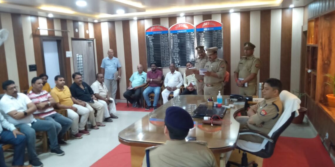 महराजगंज एसपी ने व्यापारियों के साथ कि बैठक, पूजा पंडालों में महिलाओं की सुरक्षा, सतर्कता पर की चर्चा